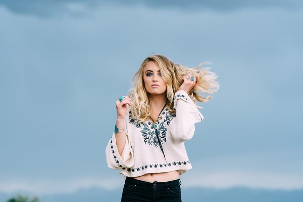 Quelles sont les tendances de la mode féminine haut de gamme cette saison ?