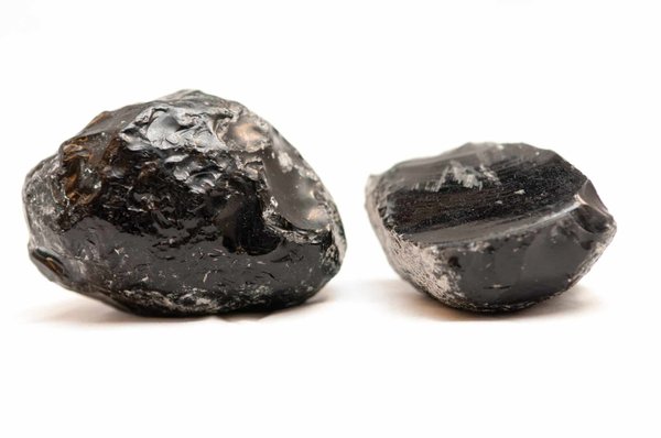 L'obsidienne mouchetée : la pierre qui a traversé le temps