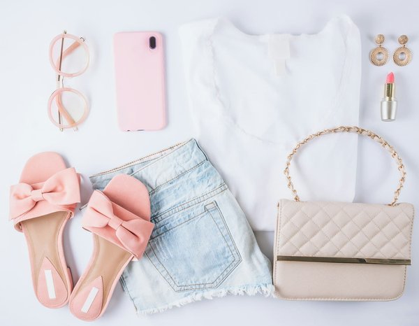 Transformer votre style avec des accessoires sexy : du quotidien aux soirées