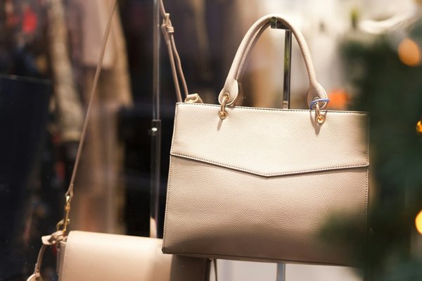 Le chic décontracté : adoptez un look moderne avec les sacs cabas femme coach.